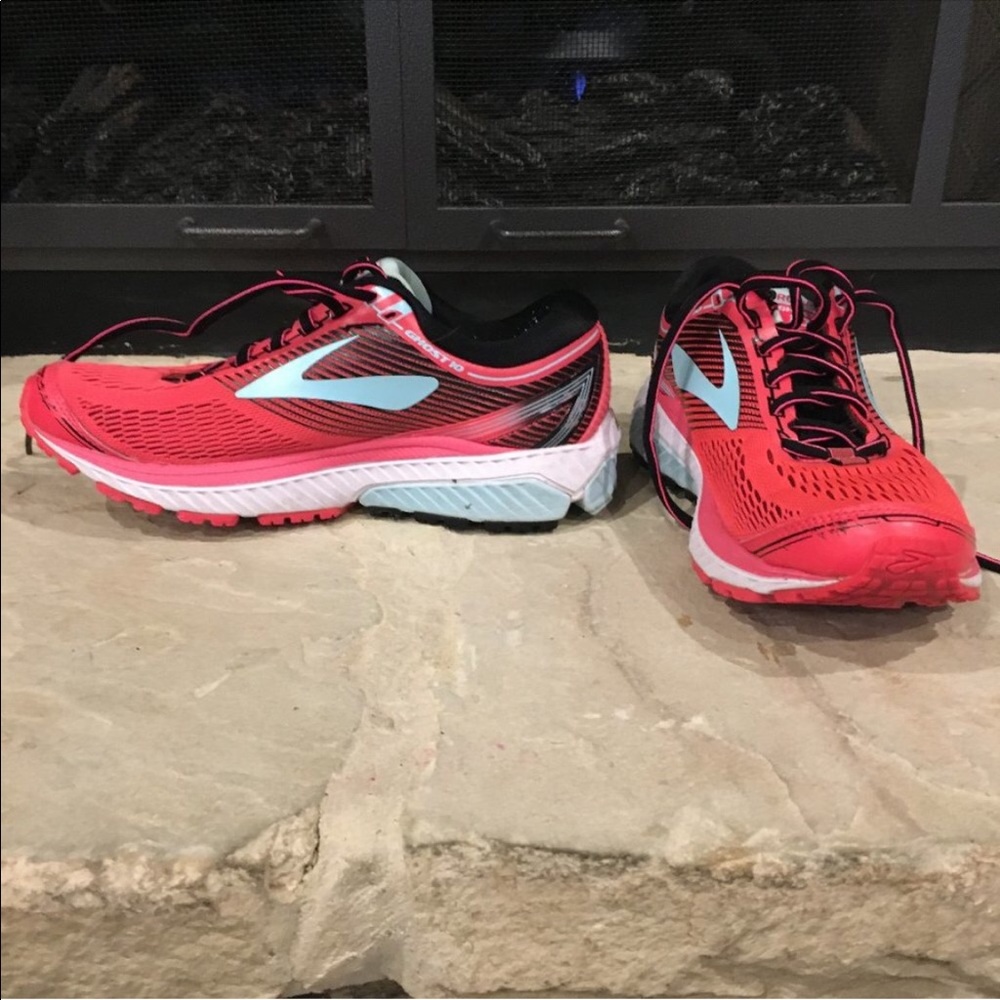 Women's running shoe